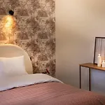 Private Oasis: Luxe 20-guest Estate, Jacuzzi, 8 Ha バゼイユ