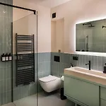 Private Oasis: Luxe 20-guest Estate, Jacuzzi, 8 Ha バゼイユ