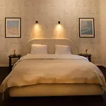 Private Oasis: Luxe 20-guest Estate, Jacuzzi, 8 Ha *