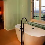 Private Oasis: Luxe 20-guest Estate, Jacuzzi, 8 Ha