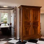 Private Oasis: Luxe 20-guest Estate, Jacuzzi, 8 Ha バゼイユ