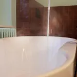 Private Oasis: Luxe 20-guest Estate, Jacuzzi, 8 Ha *