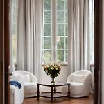 Private Oasis: Luxe 20-guest Estate, Jacuzzi, 8 Ha *