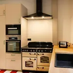 Private Oasis: Luxe 20-guest Estate, Jacuzzi, 8 Ha ヴィラ