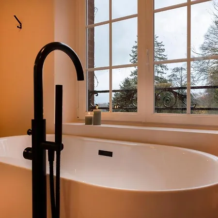 Private Oasis: Luxe 20-guest Estate, Jacuzzi, 8 Ha