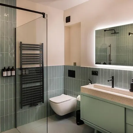 Private Oasis: Luxe 20-guest Estate, Jacuzzi, 8 Ha Bazeilles