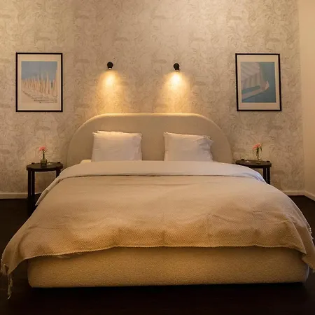 Private Oasis: Luxe 20-guest Estate, Jacuzzi, 8 Ha *