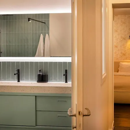 Private Oasis: Luxe 20-guest Estate, Jacuzzi, 8 Ha