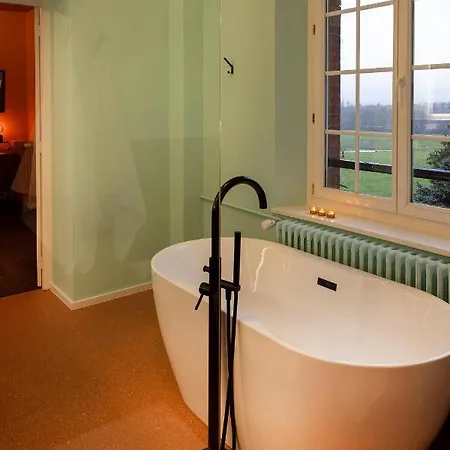 Private Oasis: Luxe 20-guest Estate, Jacuzzi, 8 Ha