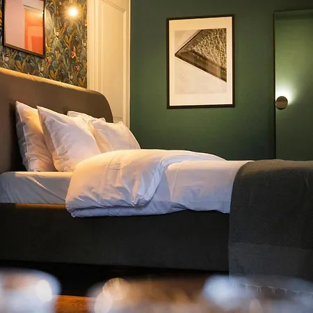 Private Oasis: Luxe 20-guest Estate, Jacuzzi, 8 Ha