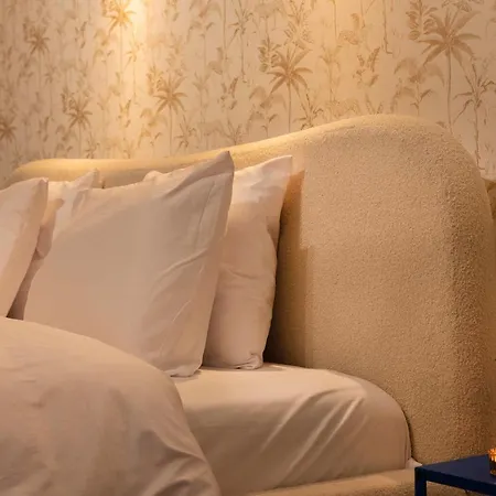 Private Oasis: Luxe 20-guest Estate, Jacuzzi, 8 Ha