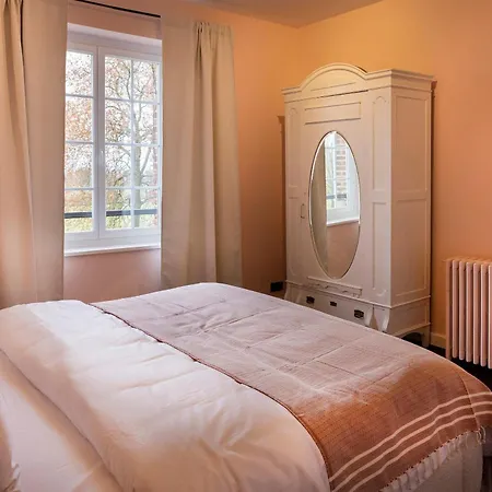 Private Oasis: Luxe 20-guest Estate, Jacuzzi, 8 Ha *