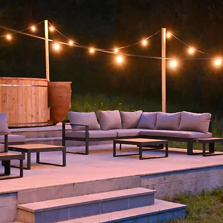 Private Oasis: Luxe 20-guest Estate, Jacuzzi, 8 Ha