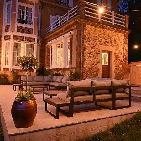 Private Oasis: Luxe 20-guest Estate, Jacuzzi, 8 Ha *
