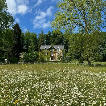 Private Oasis: Luxe 20-guest Estate, Jacuzzi, 8 Ha