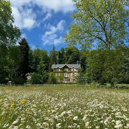 Private Oasis: Luxe 20-guest Estate, Jacuzzi, 8 Ha Bazeilles