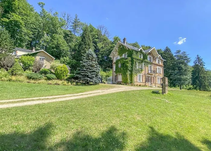 Private Oasis: Luxe 20-guest Estate, Jacuzzi, 8 Ha *