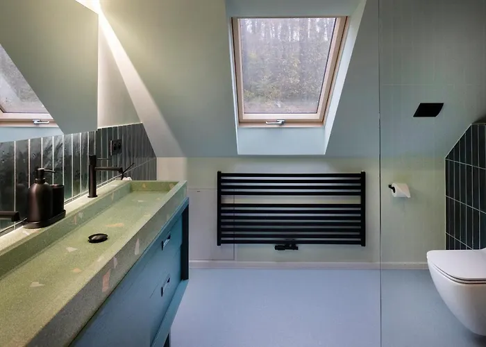 Villa Private Oasis: Luxe 20-guest Estate, Jacuzzi, 8 Ha