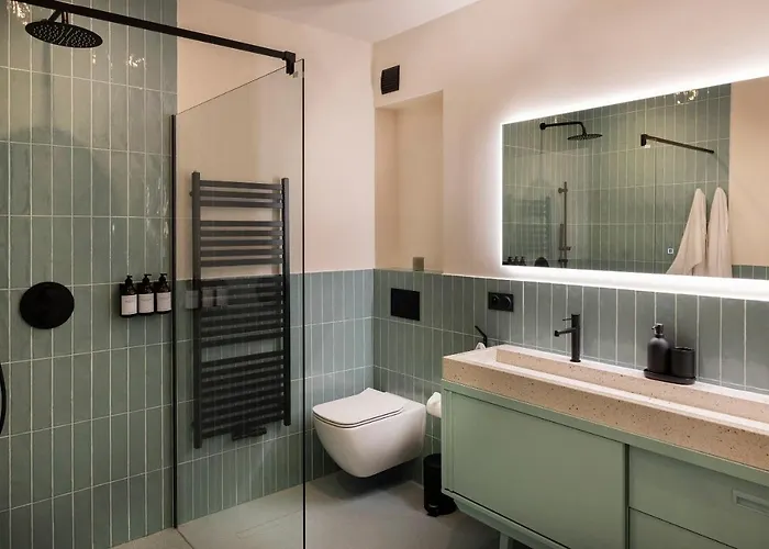 Private Oasis: Luxe 20-guest Estate, Jacuzzi, 8 Ha Bazeilles