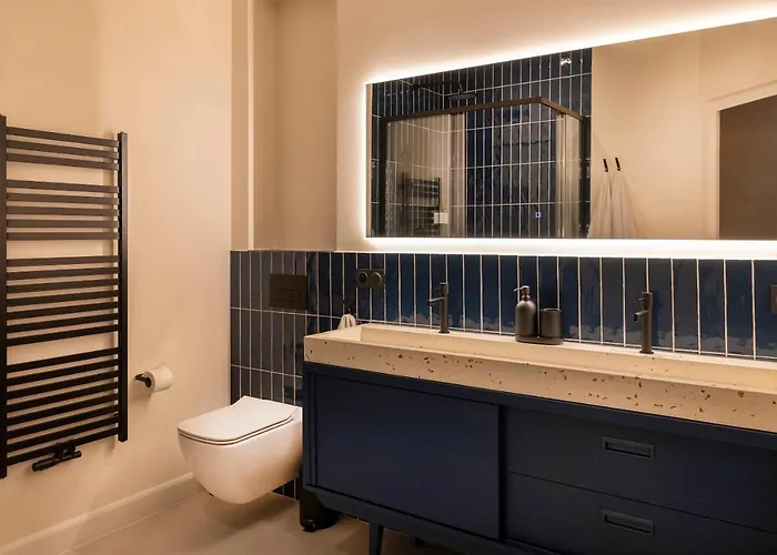 Private Oasis: Luxe 20-guest Estate, Jacuzzi, 8 Ha Villa Bazeilles