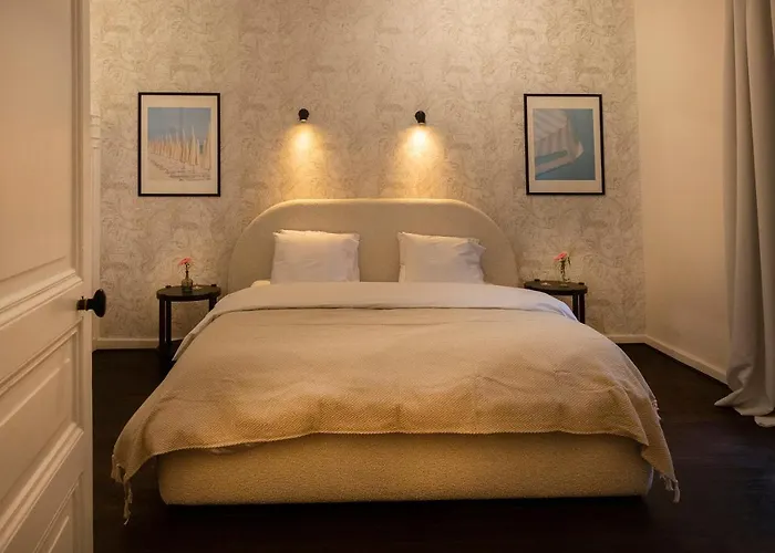 Private Oasis: Luxe 20-guest Estate, Jacuzzi, 8 Ha *