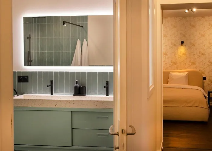 Private Oasis: Luxe 20-guest Estate, Jacuzzi, 8 Ha