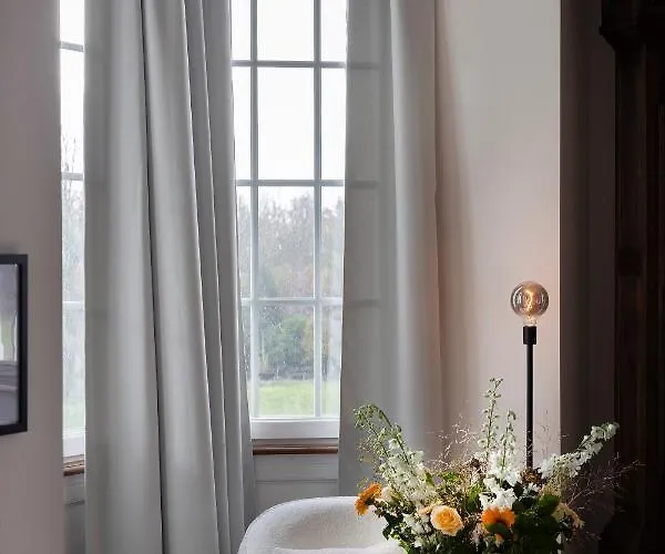 Villa Private Oasis: Luxe 20-guest Estate, Jacuzzi, 8 Ha