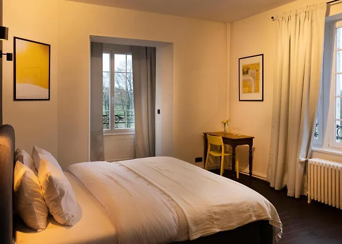 Villa Private Oasis: Luxe 20-guest Estate, Jacuzzi, 8 Ha