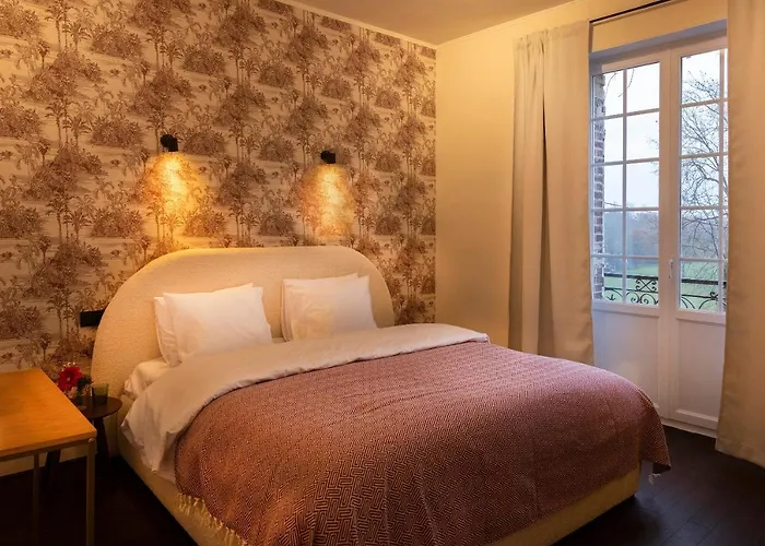 Villa Private Oasis: Luxe 20-guest Estate, Jacuzzi, 8 Ha *