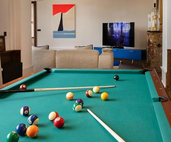 Villa Private Oasis: Luxe 20-guest Estate, Jacuzzi, 8 Ha *