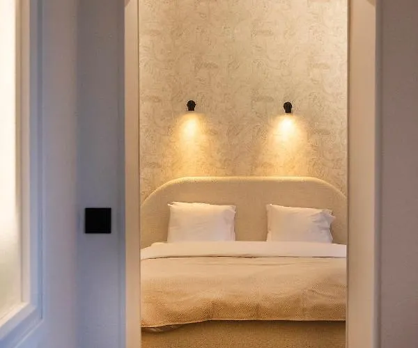 Villa Private Oasis: Luxe 20-guest Estate, Jacuzzi, 8 Ha Bazeilles