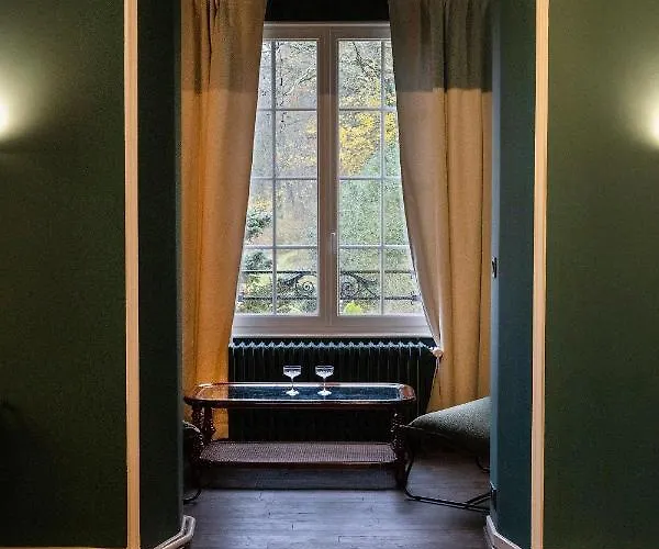 Villa Private Oasis: Luxe 20-guest Estate, Jacuzzi, 8 Ha