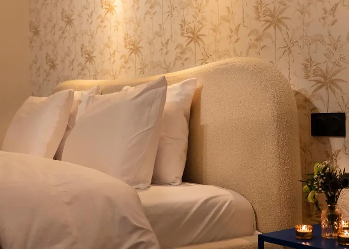 Private Oasis: Luxe 20-guest Estate, Jacuzzi, 8 Ha