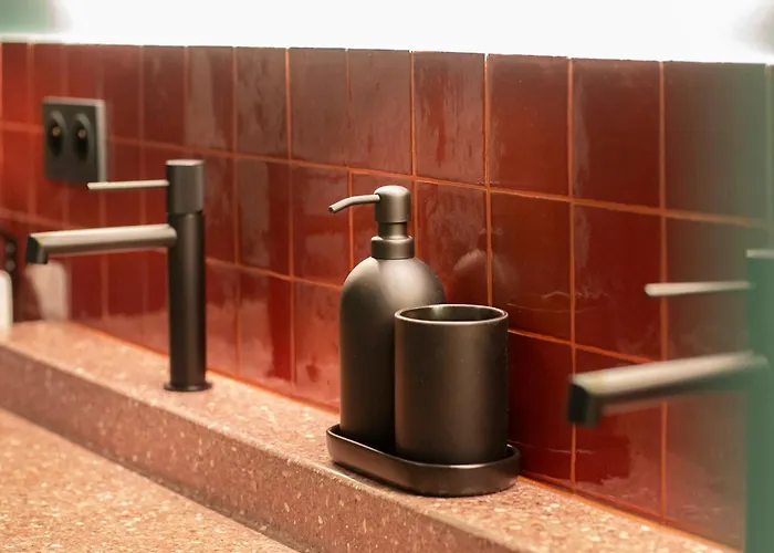 Private Oasis: Luxe 20-guest Estate, Jacuzzi, 8 Ha * Bazeilles