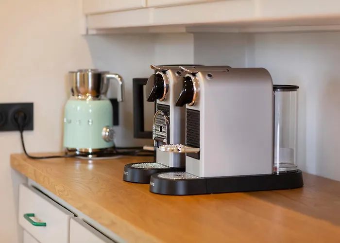 Private Oasis: Luxe 20-guest Estate, Jacuzzi, 8 Ha Villa *