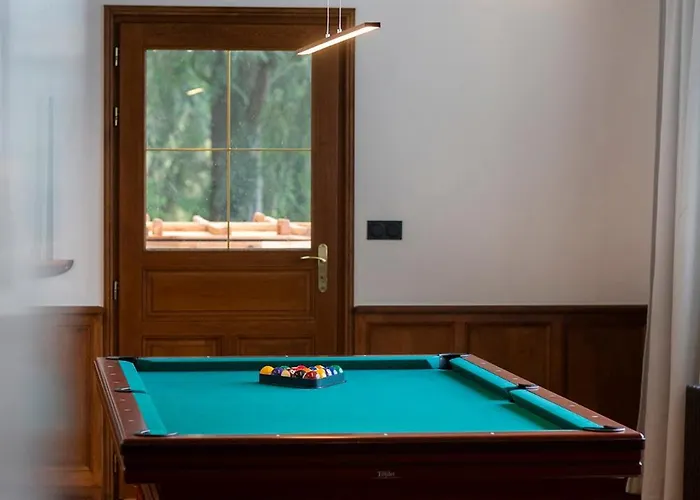 Private Oasis: Luxe 20-guest Estate, Jacuzzi, 8 Ha Bazeilles