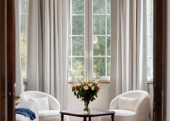 Private Oasis: Luxe 20-guest Estate, Jacuzzi, 8 Ha *