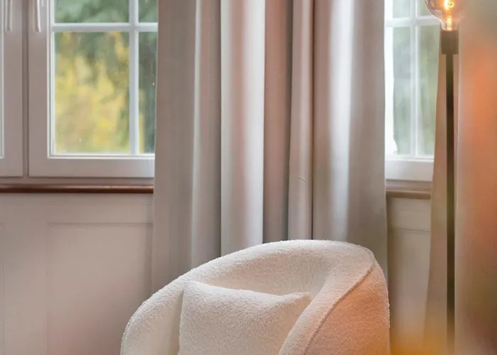 Private Oasis: Luxe 20-guest Estate, Jacuzzi, 8 Ha Villa