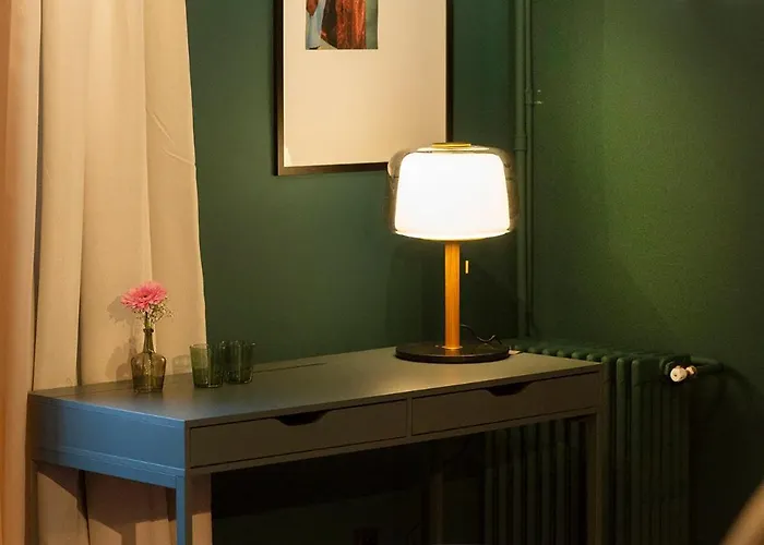 Villa Private Oasis: Luxe 20-guest Estate, Jacuzzi, 8 Ha *