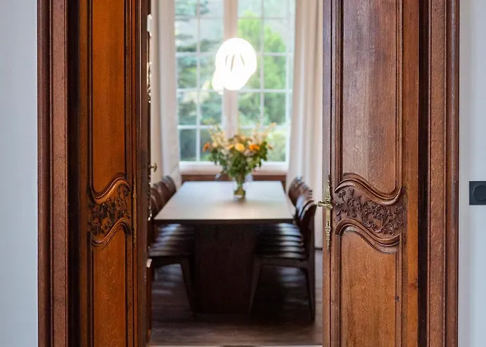 Private Oasis: Luxe 20-guest Estate, Jacuzzi, 8 Ha *