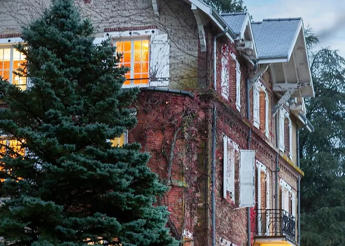 Villa Private Oasis: Luxe 20-guest Estate, Jacuzzi, 8 Ha