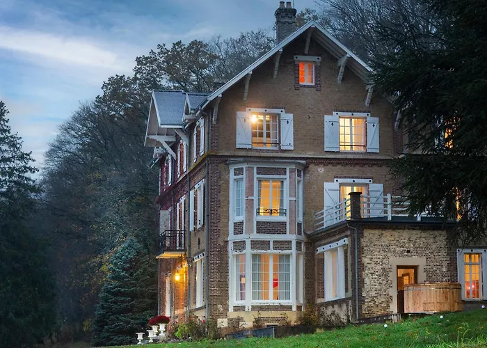 Private Oasis: Luxe 20-guest Estate, Jacuzzi, 8 Ha Bazeilles