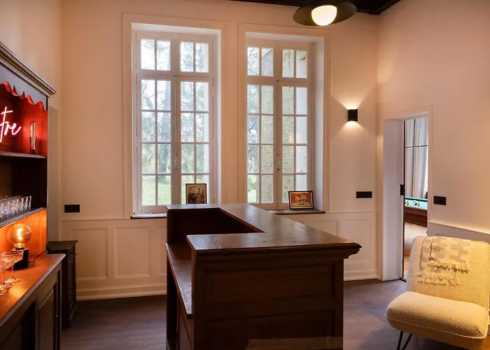 Private Oasis: Luxe 20-guest Estate, Jacuzzi, 8 Ha Villa *