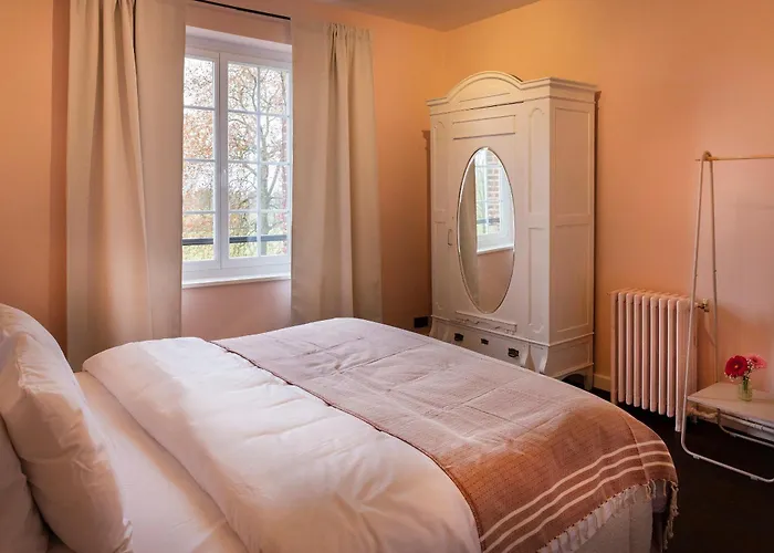 Private Oasis: Luxe 20-guest Estate, Jacuzzi, 8 Ha *