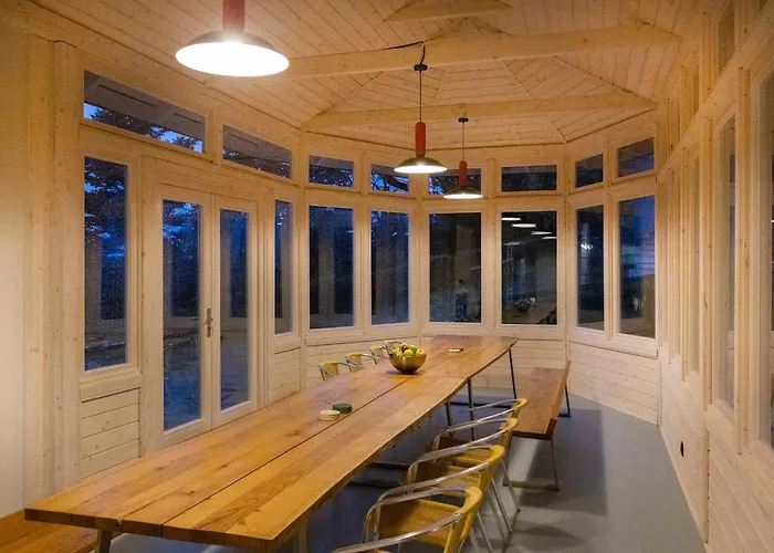 Private Oasis: Luxe 20-guest Estate, Jacuzzi, 8 Ha