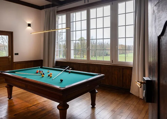 Private Oasis: Luxe 20-guest Estate, Jacuzzi, 8 Ha Villa Bazeilles