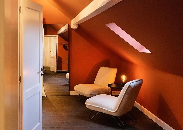 Private Oasis: Luxe 20-guest Estate, Jacuzzi, 8 Ha Villa