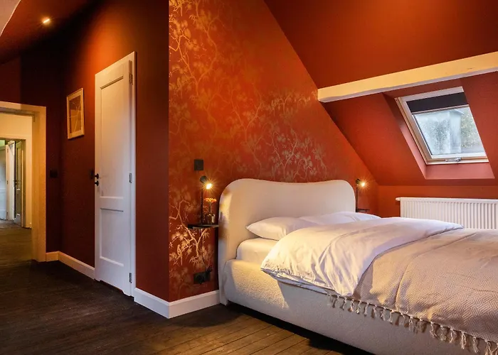 Villa Private Oasis: Luxe 20-guest Estate, Jacuzzi, 8 Ha *