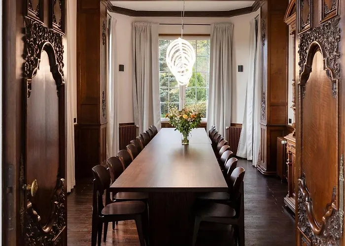 Private Oasis: Luxe 20-guest Estate, Jacuzzi, 8 Ha