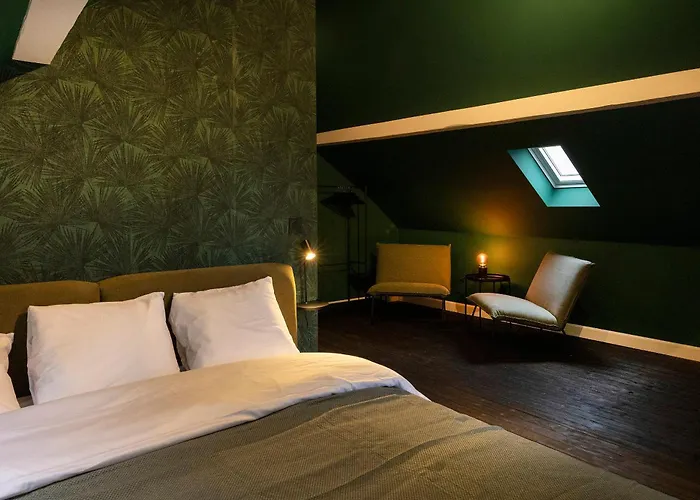 Private Oasis: Luxe 20-guest Estate, Jacuzzi, 8 Ha Villa *